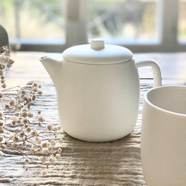 Théière en porcelaine blanche
