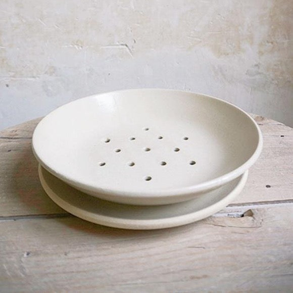 White stoneware drainer plate