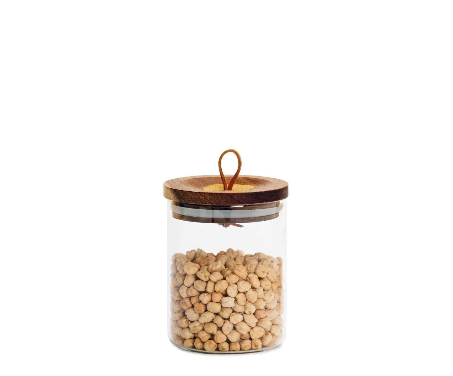Glass jar and its acacia lid