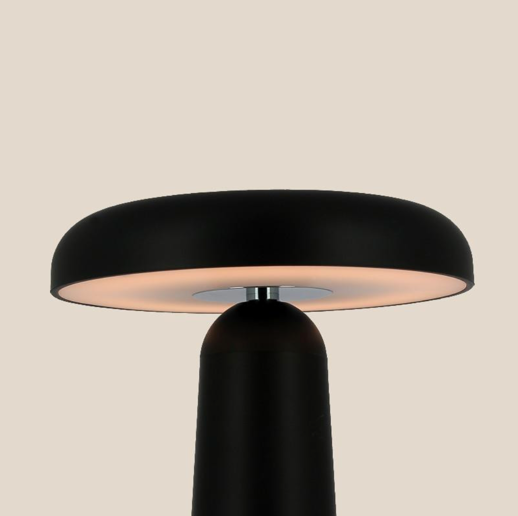 Freestanding table lamp