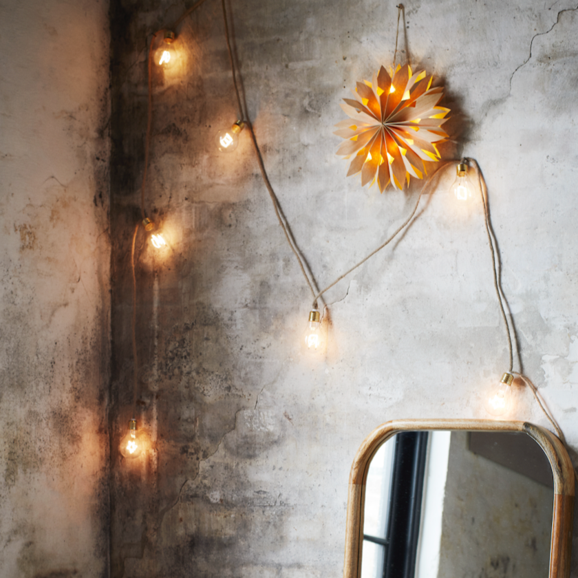 Light garland with natural cord