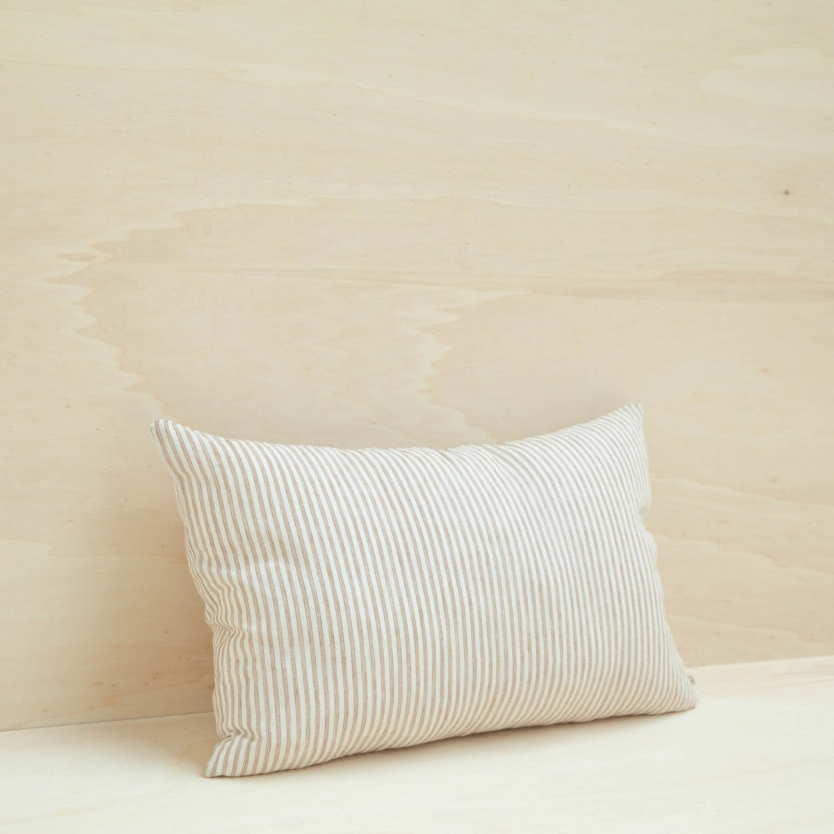 Coffee/milk linen cushion